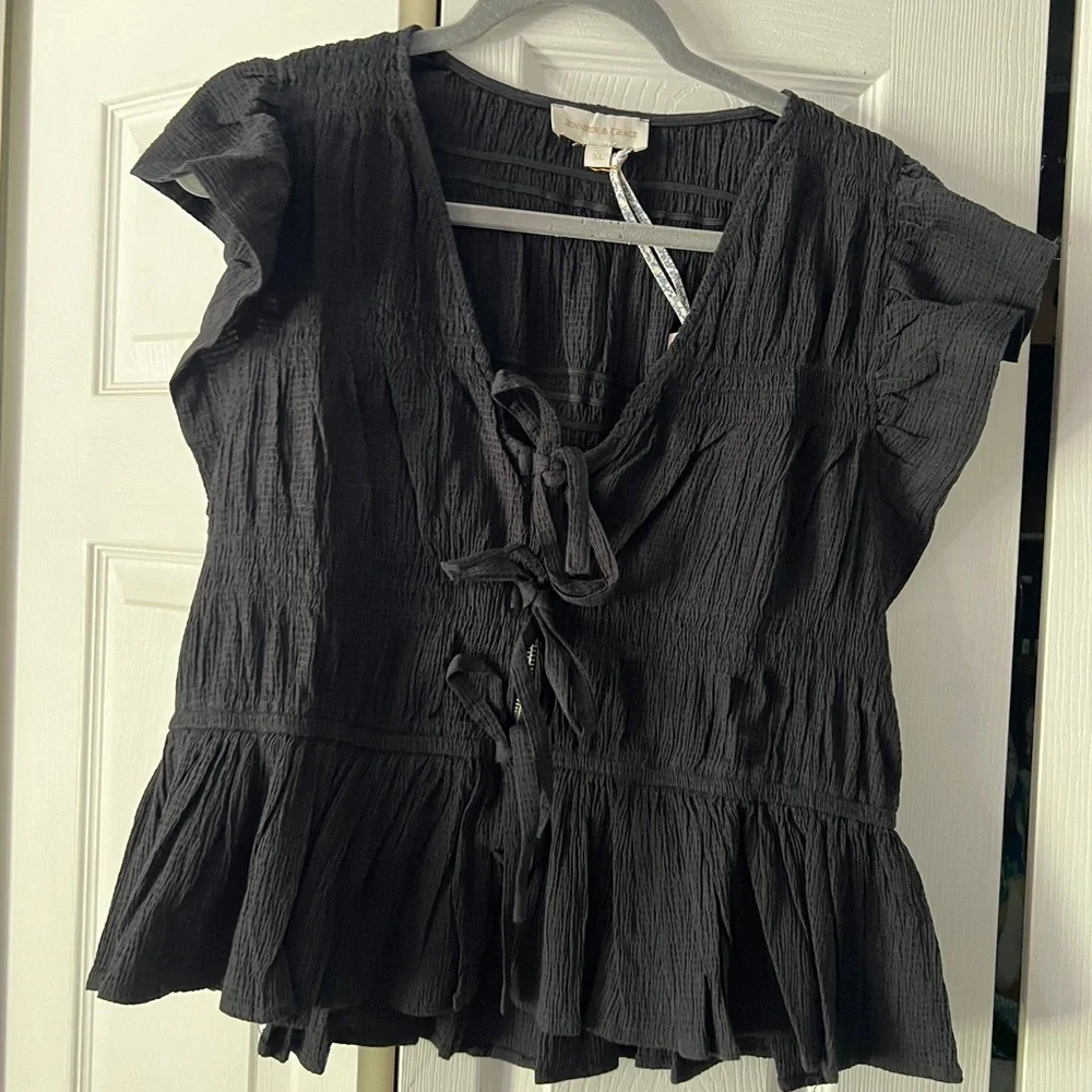 Chic Black Tie-Front Blouse - Picture 5 of 12